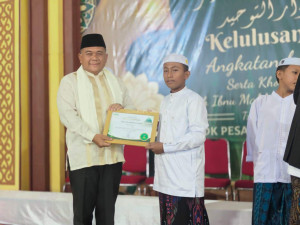 Sekda Budhi Hartono Hadiri Kelulusan Santriwan Ponpes Daaru Attauhid