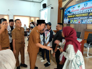 Bupati BBS Apresiasi 10 Atlet Muaro Jambi Peraih Emas dan Perak O2SN Provinsi Jambi 2026