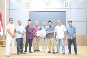 Bupati Serahkan Bantuan PetroChina untuk Korban Kebakaran Teluk Nilau