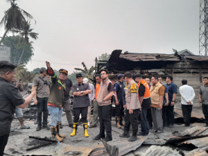 19 Rumah Terbakar di Cempaka Putih, Maulana-Diza Turun Langsung Pastikan Korban Tertangani