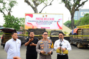 Polda Jambi Gelar Konferensi Pers, Ungkap Penertiban 22.800 Liter Minyak dan BBM