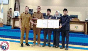 Ketua DPRD Sarolangun Ketok Palu Ranperda P-APBD 2026