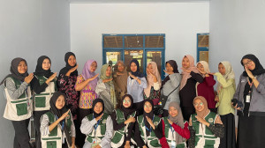 Mahasiswa UAD Dampingi UMKM Pengkol Kembangkan Olahan Stik Singkong