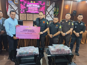 Kejari Tebo Serahkan Uang Rp 3,825 M Dari Perkara Korupsi KUR BSI Rimbo Bujang