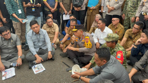 Kapolda Jambi Temui Massa Aksi di DPRD, Kedepankan Dialog Humanis dalam Penanganan Karhutla