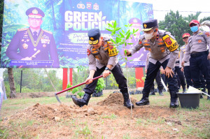 Kapolda Jambi Pimpin Penanaman Pohon di SPN, Wujudkan Komitmen Green Policing Pelestarian Lingkungan