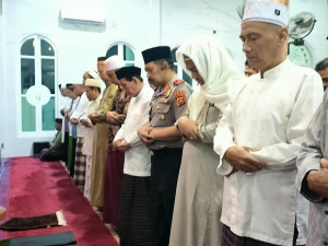 Wakapolda Jambi Laksanakan Sholat Subuh Keliling Bersama Ketua MUI dan Jamaah di Bagan Pete