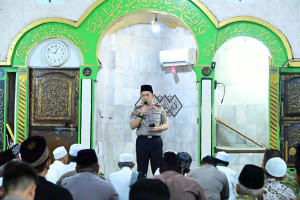 Sholat Jumat Keliling di Masjid Rahmatullah, Kapolda Jambi Ajak Masyarakat Bersama Jaga Kamtibmas