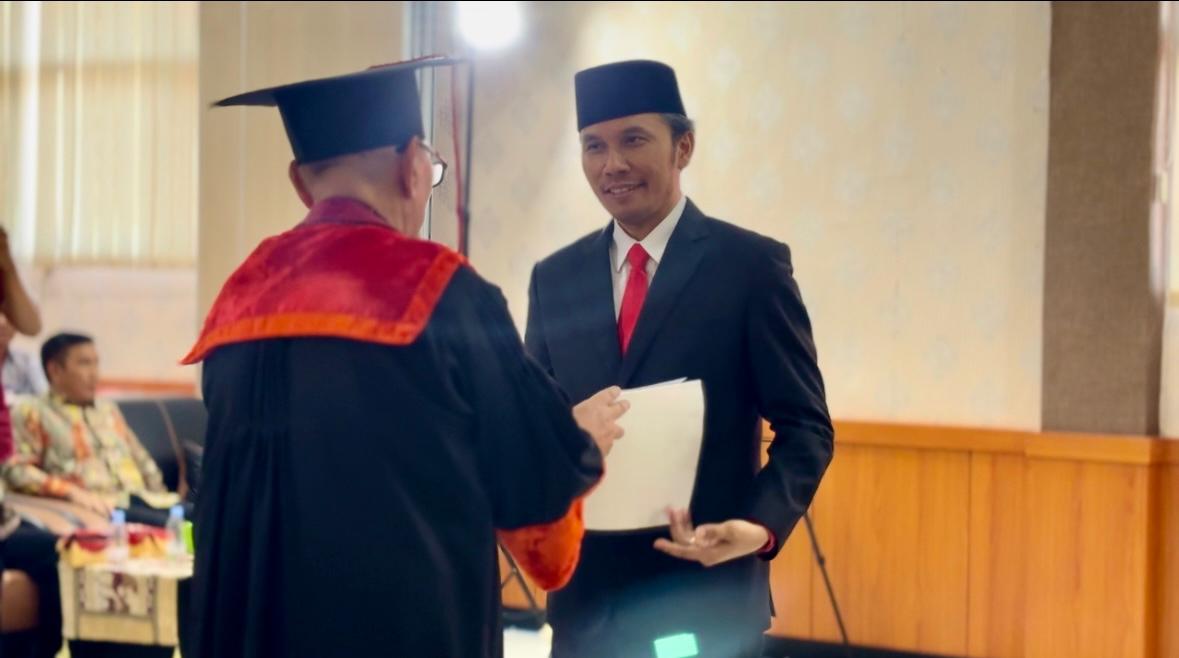 Ketua DPRD Jambi Raih Gelar Doktor di Unja, Predikat Cumlaude